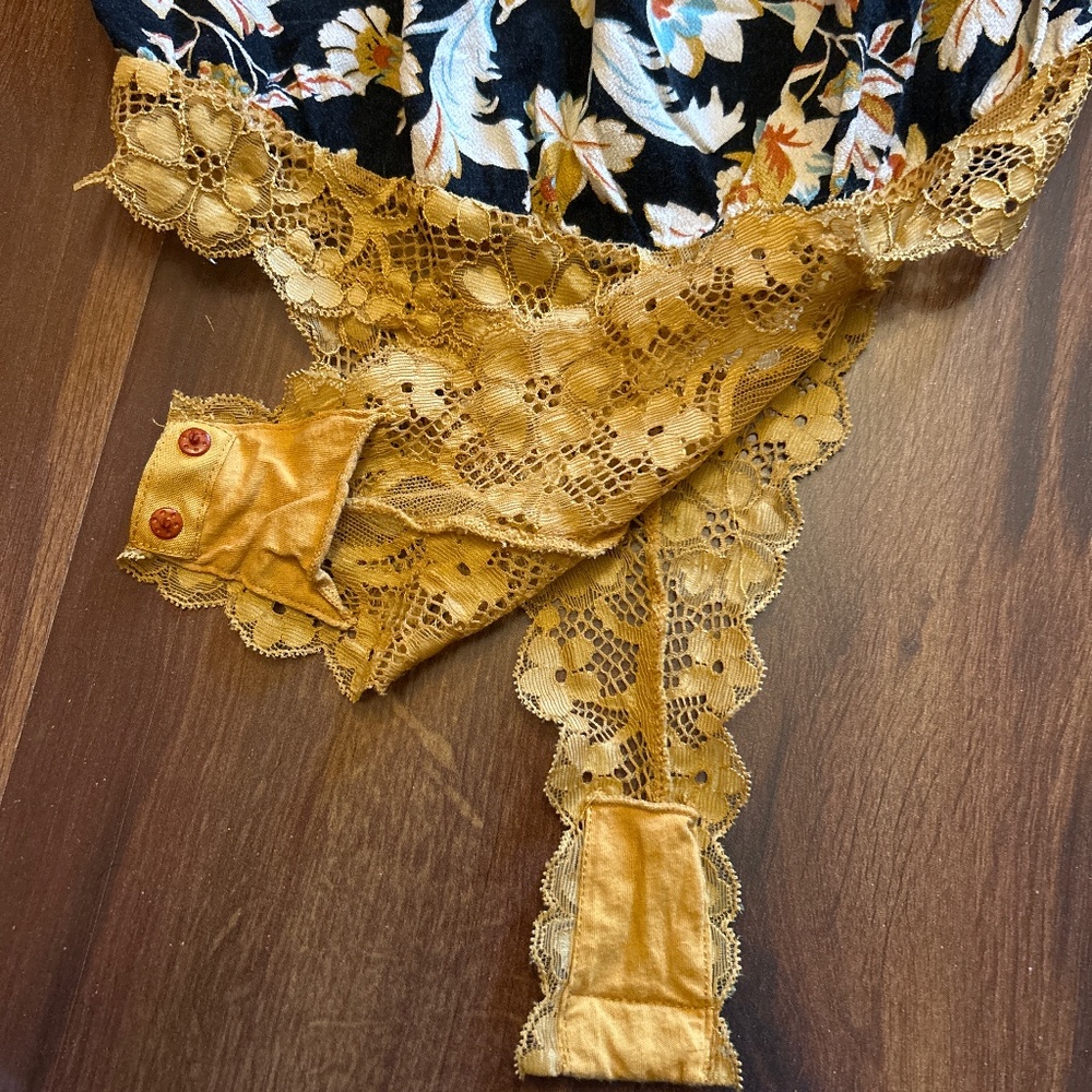 FREE PEOPLE Boho Floral Top bodysuit size XS - Picture 5 of 9